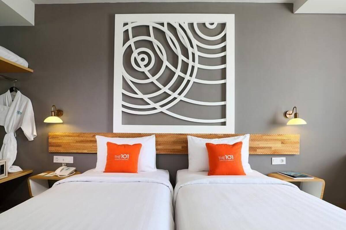 Safe på rommet, skrivebord, wi-fi (inkludert) og sengetøy