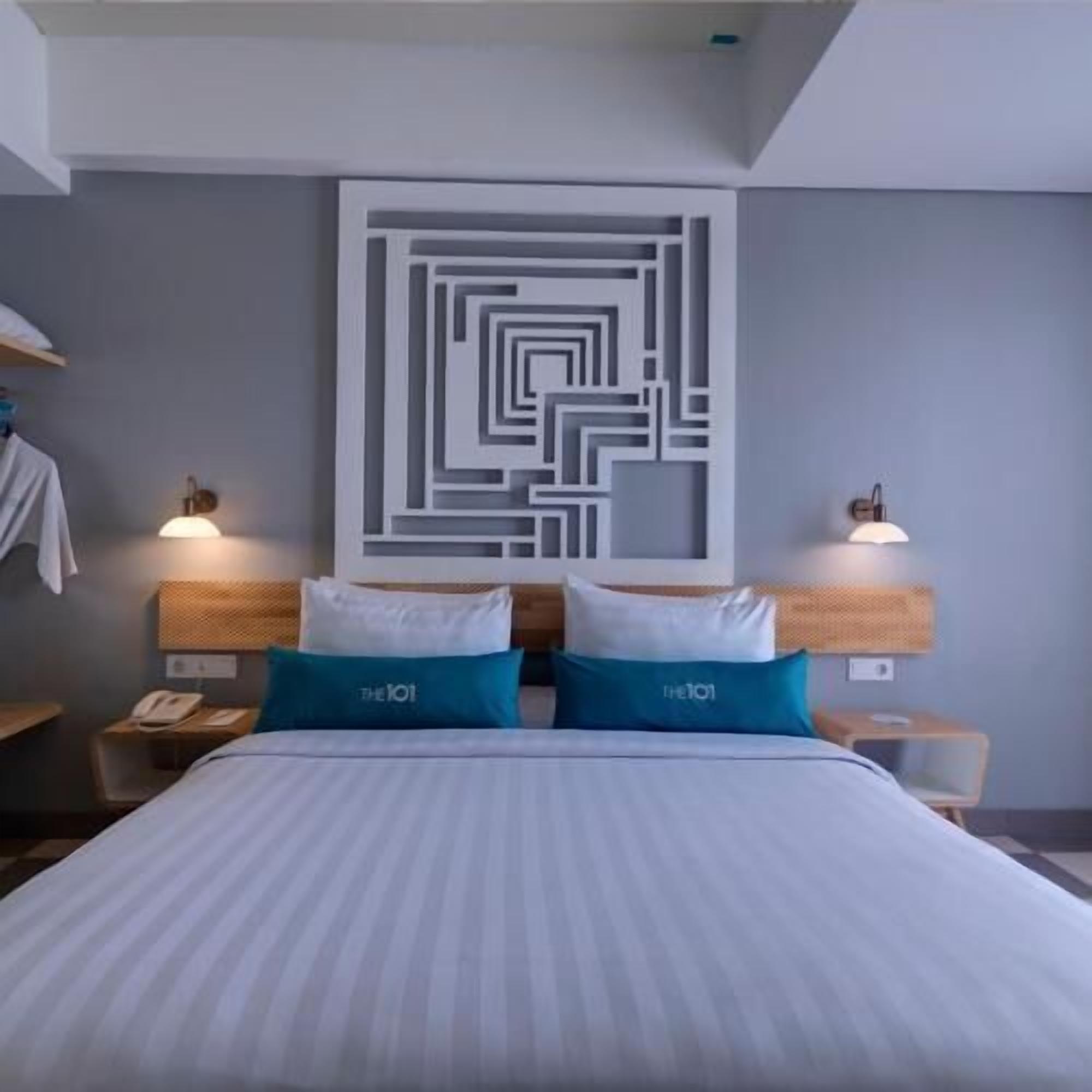 In-room safe, desk, free WiFi, bed sheets