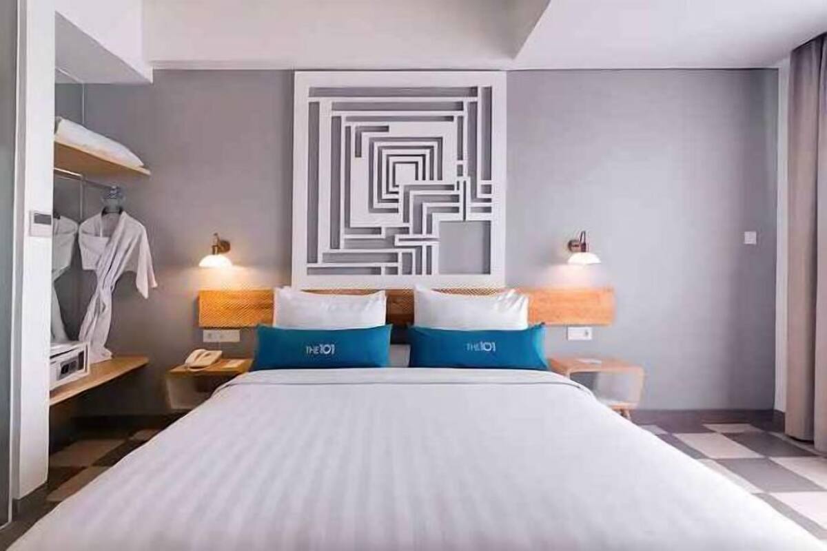 In-room safe, desk, free WiFi, bed sheets