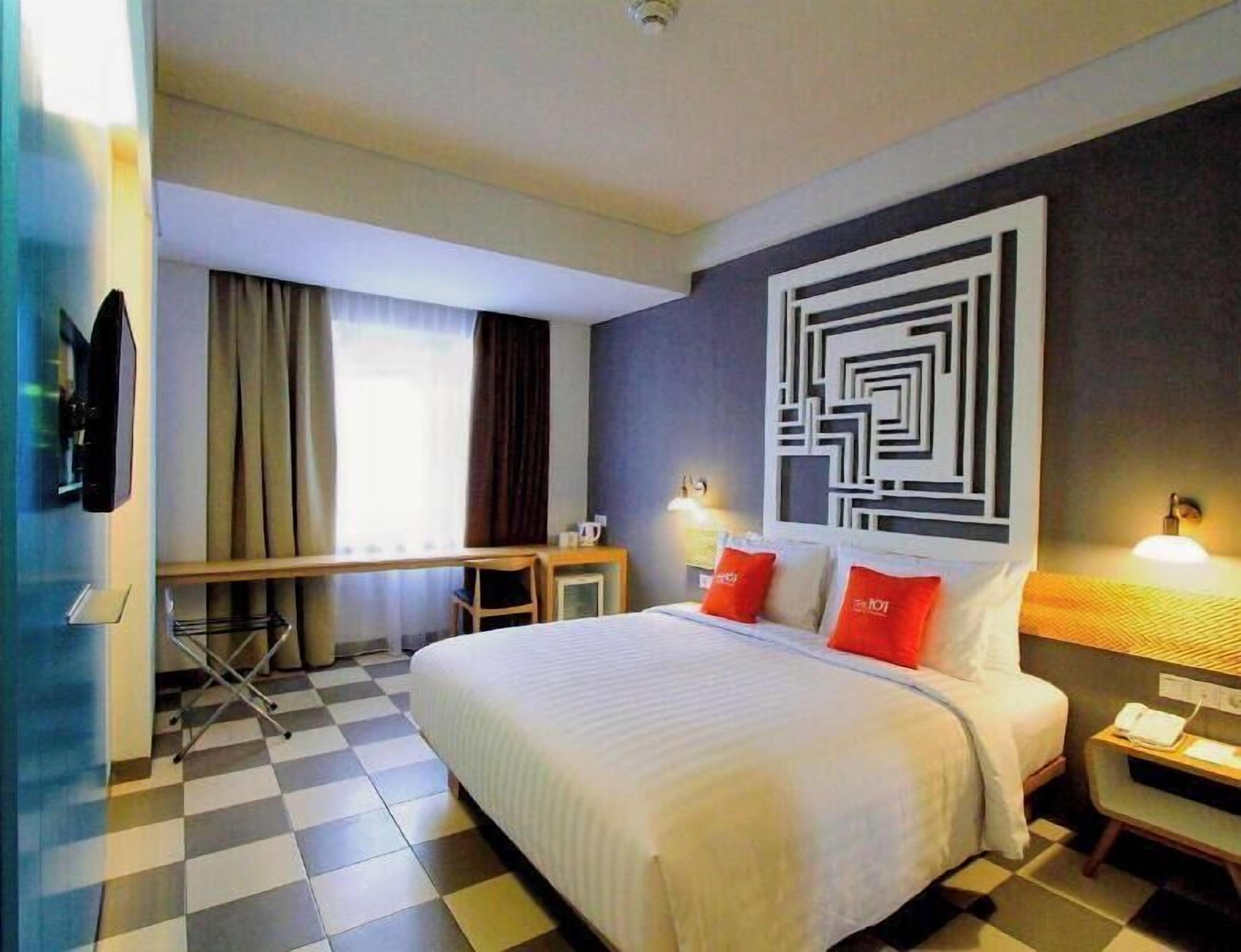 In-room safe, desk, free WiFi, bed sheets