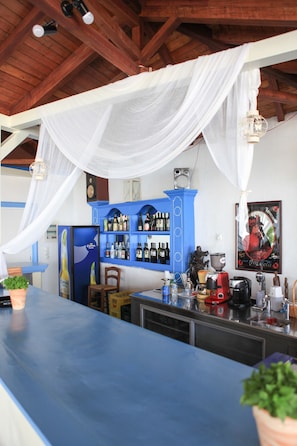 Bar al costat de la piscina