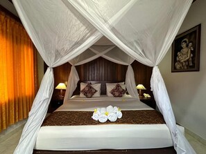 Minibar, desk, laptop workspace, blackout curtains