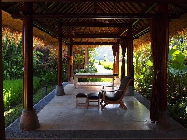 Hot tub, hot stone massages, body scrubs, facials - Saren Indah Hotel (Ubud)