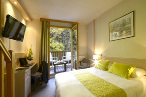 Double Room | Premium bedding, in-room safe, desk, soundproofing - Hôtel Le Bois Dormant (Champagnole)