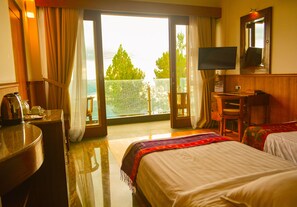 Tongging Point Hotel Deluxe Double/Twin, Lake Toba View | Vista al lago
