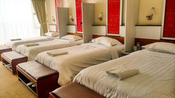 Tongging Point Lodge Deluxe, Lake Toba View | Escritorio y wifi gratis