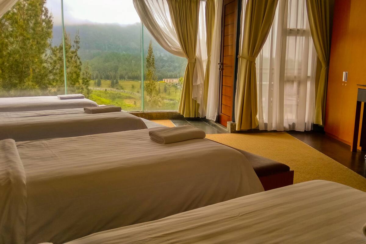 tongging point lodge superior | desk, free wifi