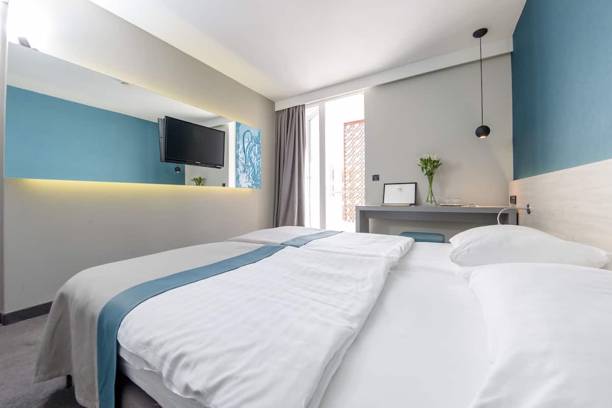 minibar, in-room safe, desk, blackout curtains