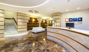 Reception - Hotel O7 Colombo (Manacor)