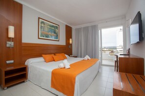 Desk, blackout curtains, WiFi, bed sheets - Hotel O7 Colombo (Manacor)
