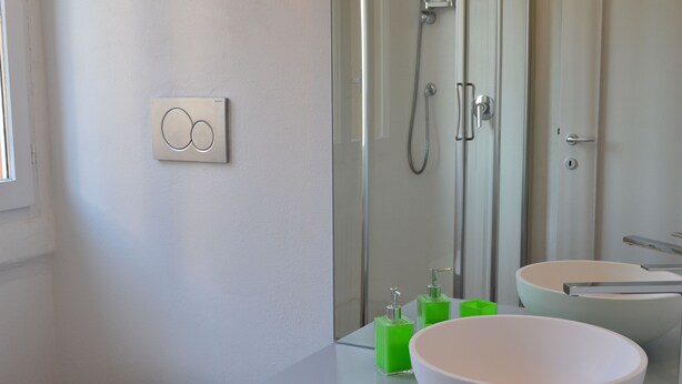 A modern bathroom with a white sink, a large mirror, and a shower. - Villa Nina Relais Boutique B&B (Carate Urio)