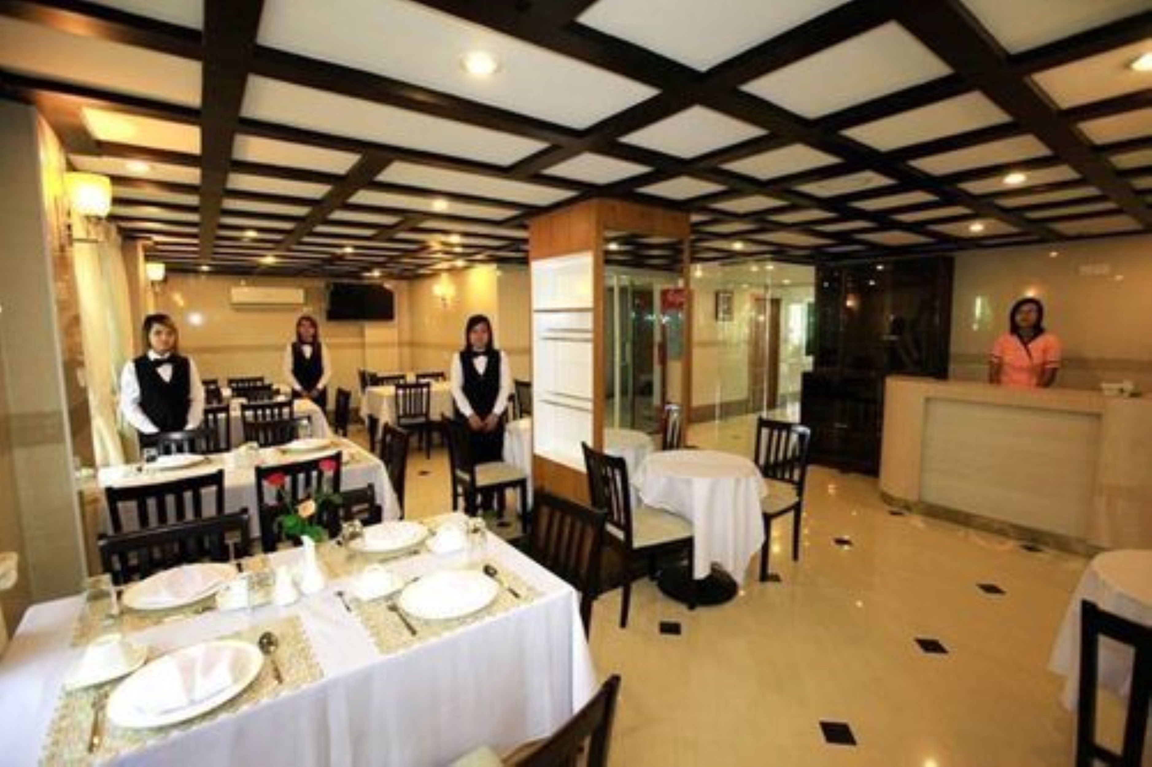 Buffet déjeuner gratuit tous les jours