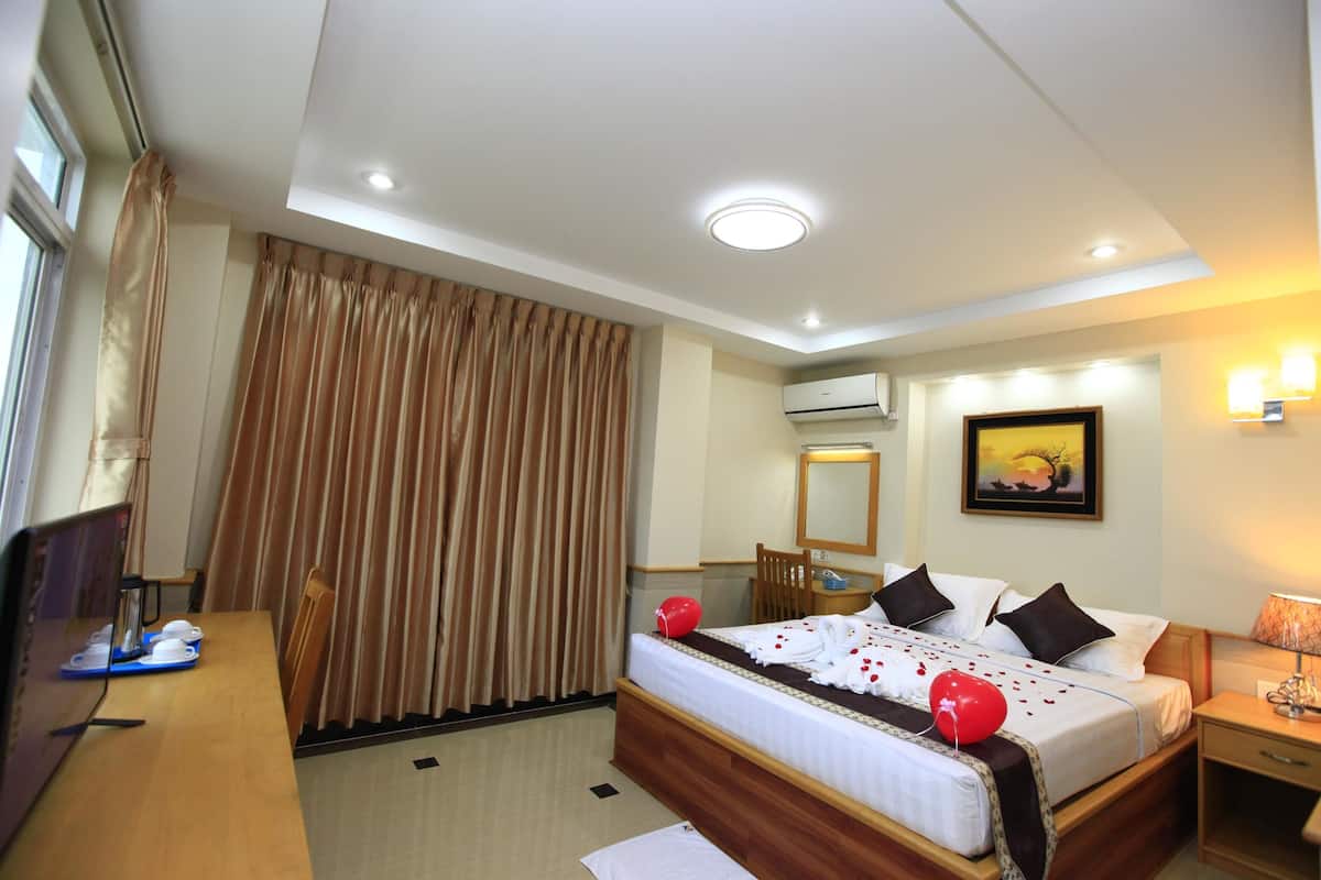 Free minibar items, desk, blackout curtains, free WiFi
