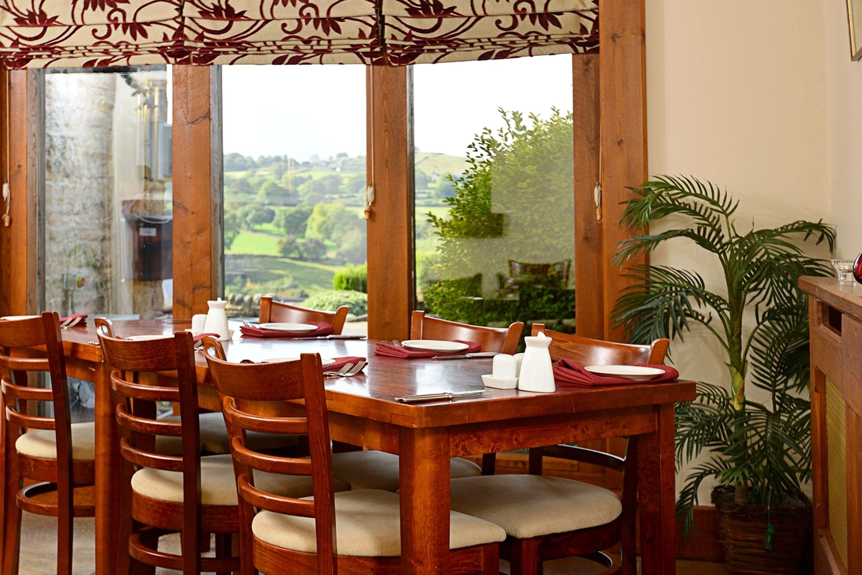 breakfast, lunch, dinner served; british cuisine