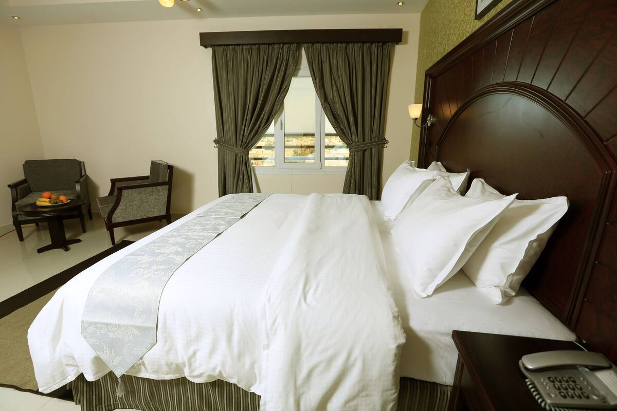 Deluxe Single Room, 1 King Bed, City View