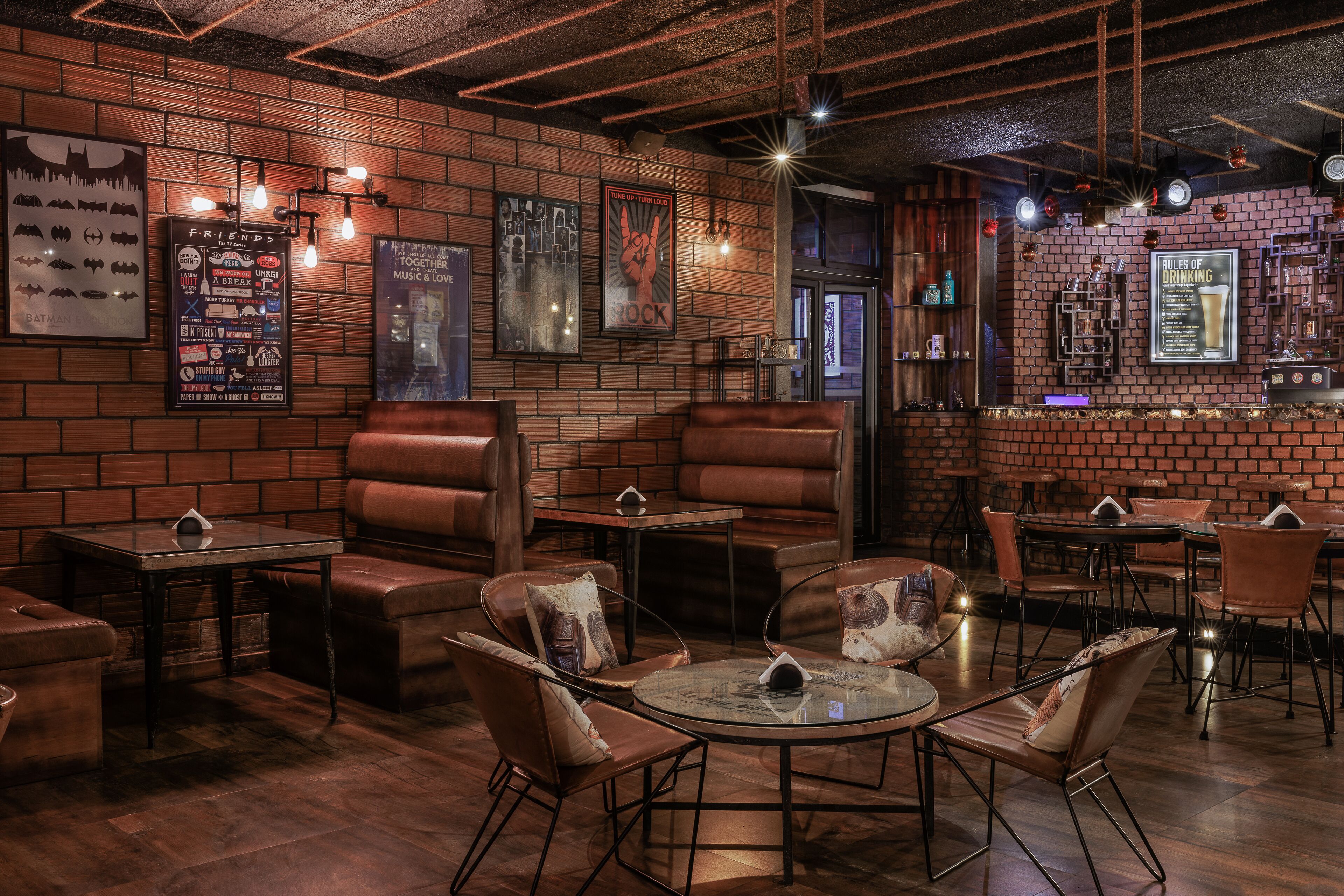 2 restaurants, international cuisine