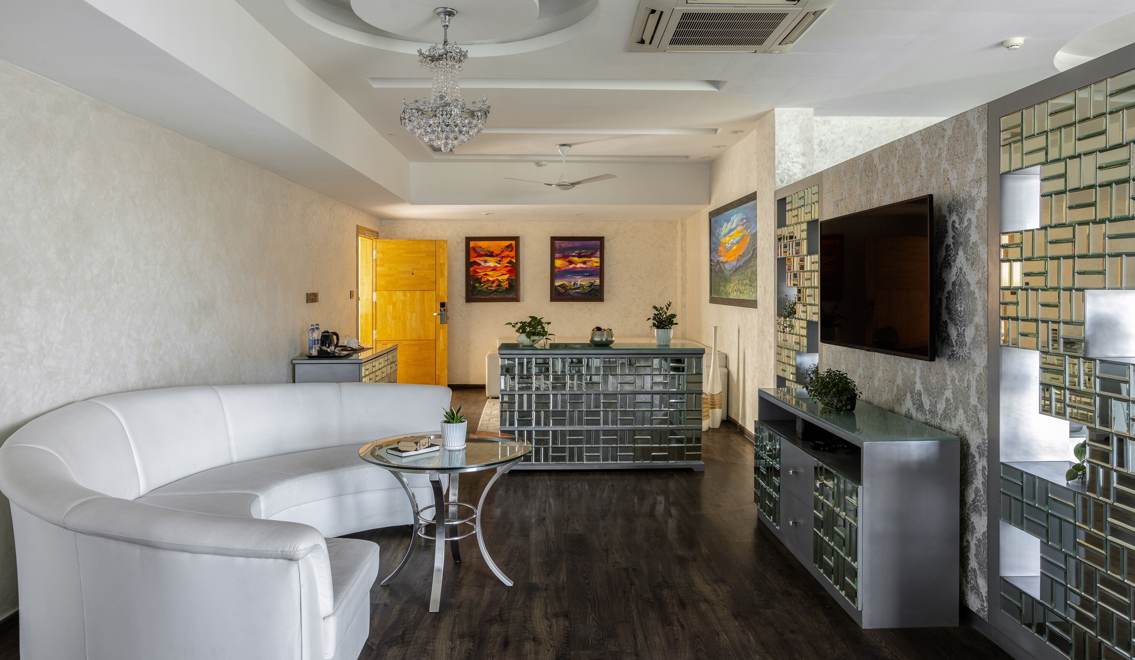 pavilion suite | living area | 40-inch flat-screen tv with cable channels, tv
