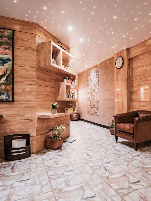 Couples treatment room(s), body treatments, body wraps, body scrubs