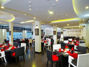 Daily buffet breakfast for a fee - The Panoramic Getaway (Devikolam)