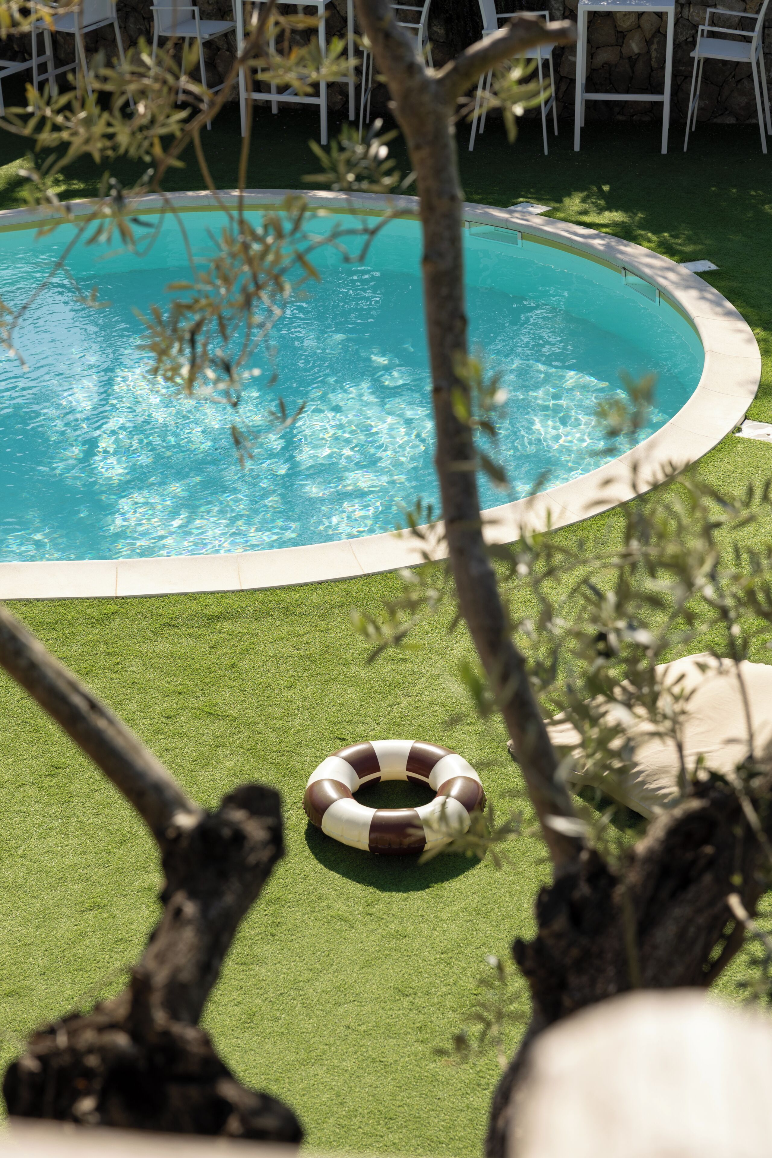 Outdoor pool, open 10:00 AM to 6:00 PM, pool umbrellas, sun loungers