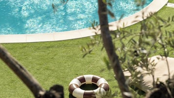 Outdoor pool, open 10:00 AM to 6:00 PM, pool umbrellas, sun loungers