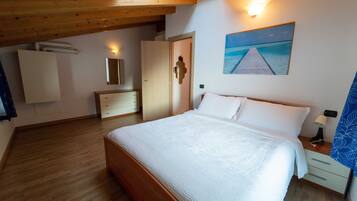 Apartment, 3 Schlafzimmer, Seeblick | 1 Schlafzimmer, kostenloses WLAN, Bettwäsche