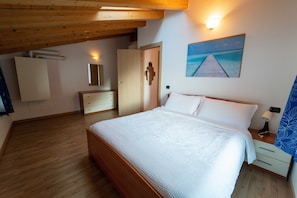 Apartment, 3 Bedrooms, Lake View | 1 bedroom, free WiFi, bed sheets - Residence Dorio (Dorio)