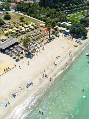 Private beach, free beach cabanas, sun loungers, beach umbrellas - Rooms Smart Luxury Hotel & Beach (Cesme)
