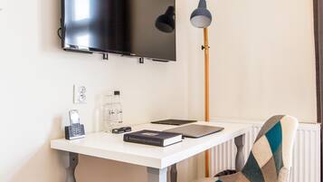 Habitación doble clásica | Caja de seguridad en la habitación, escritorio y insonorización