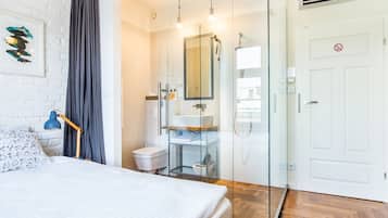 Habitación doble clásica | Caja de seguridad en la habitación, escritorio y insonorización