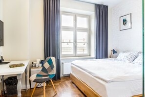 Chambre classique double | Coffre-fort pour ordinateur portable, bureau, système d’insonorisation