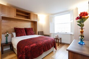 Executive Studio | Iron/ironing board, free WiFi, bed sheets
