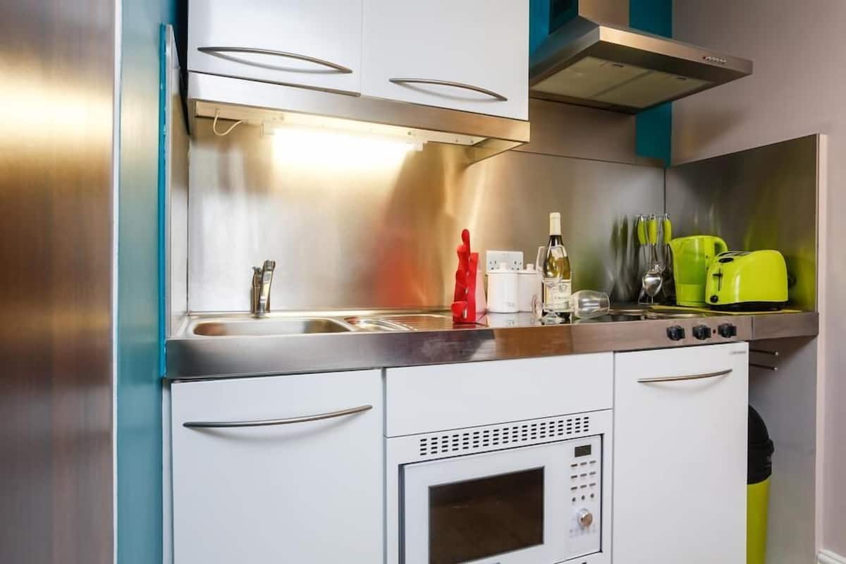 Studio Apartment | Private kitchenette