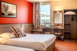 Standaard driepersoonskamer | Luxe beddengoed, individueel gedecoreerd, individueel gemeubileerd