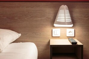 Literie de qualité, décor unique, ameublement unique, bureau