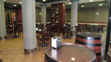 2 bar/dinlenme salonu, tapas bar