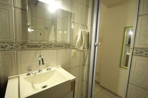 Apartment, 1 Bedroom | Bathroom