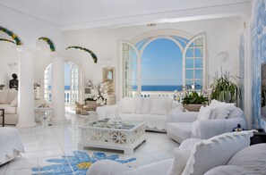 Lobby sitting area - Villa Boheme Exclusive Luxury Suites (Positano)