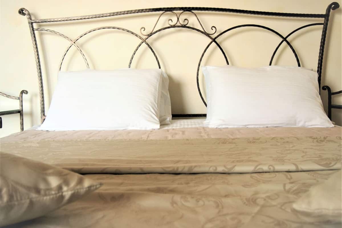 Studio Suite | Premium bedding, down comforters, minibar, in-room safe