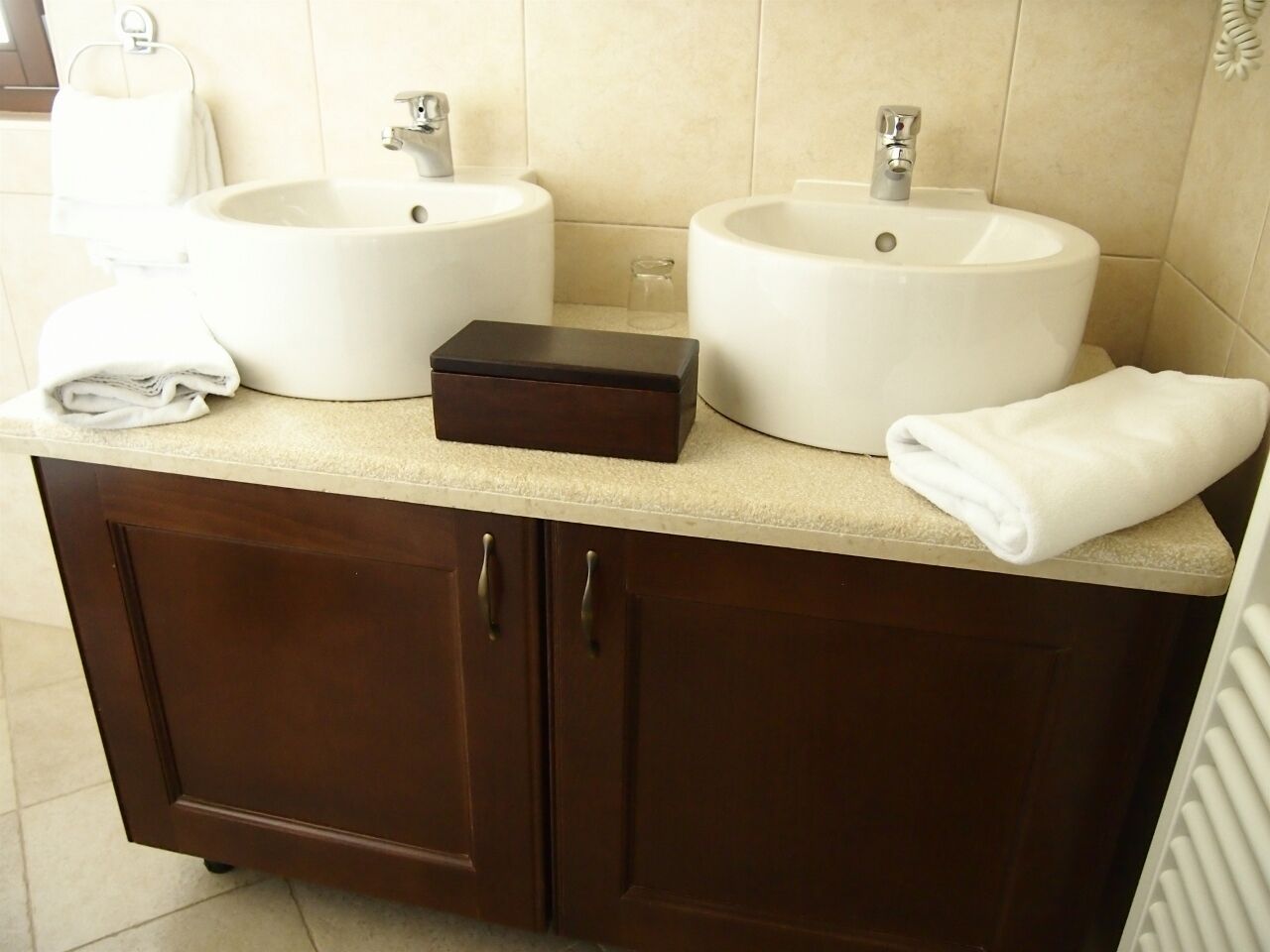 Bathroom sink