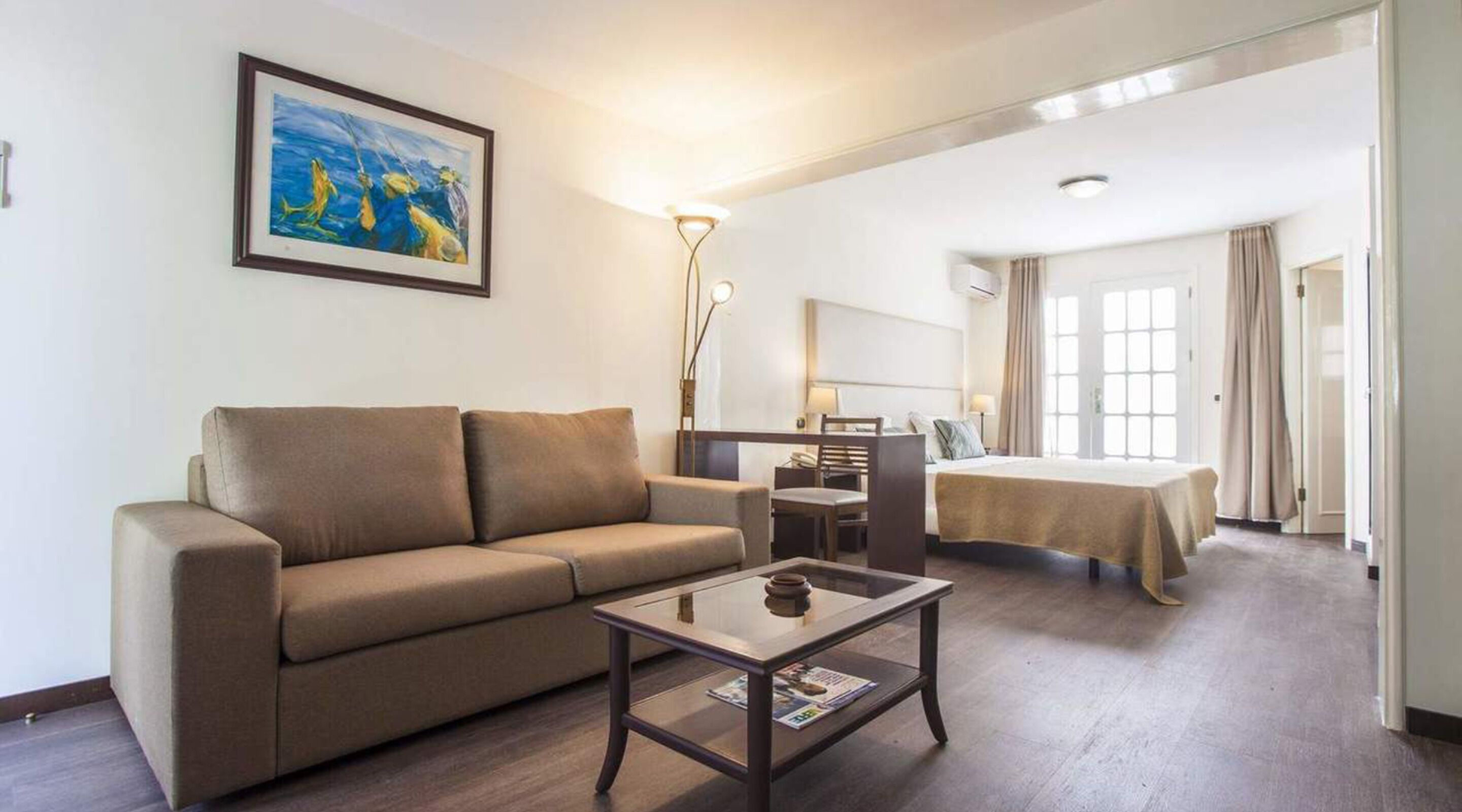 suite | 1 bedroom, in-room safe, desk, laptop workspace