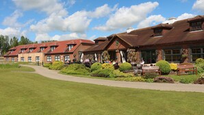 Garden - Bernwood Park Hotel (Aylesbury)