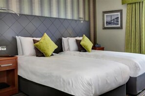 Premium bedding, in-room safe, desk, soundproofing - Magnolia Park Hotel Golf & Country Club (Aylesbury)