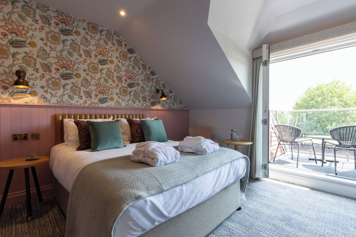 Luxury Double Room | Premium bedding, in-room safe, soundproofing, iron/ironing board