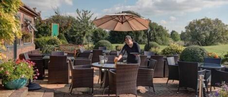 Lunch and dinner served, alfresco dining