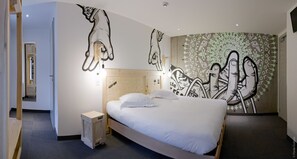 Bureau, rideaux occultants, Wi-Fi gratuit, draps fournis