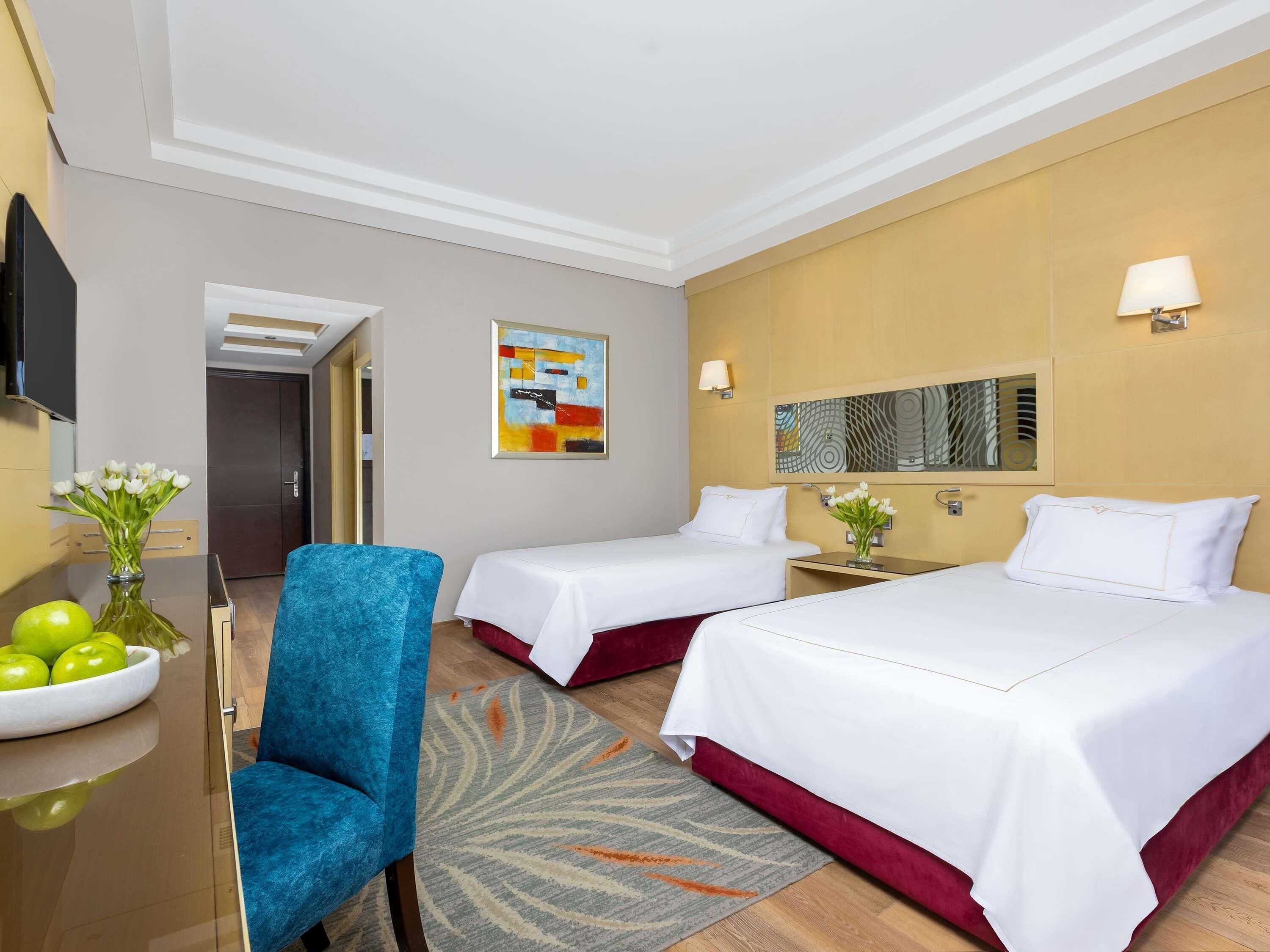 Deluxe Room Twin Bed | Free minibar, in-room safe, blackout drapes, soundproofing