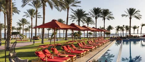 Indoor pool, 8 outdoor pools, pool umbrellas, pool loungers