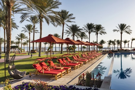 Indoor pool, 8 outdoor pools, pool umbrellas, sun loungers