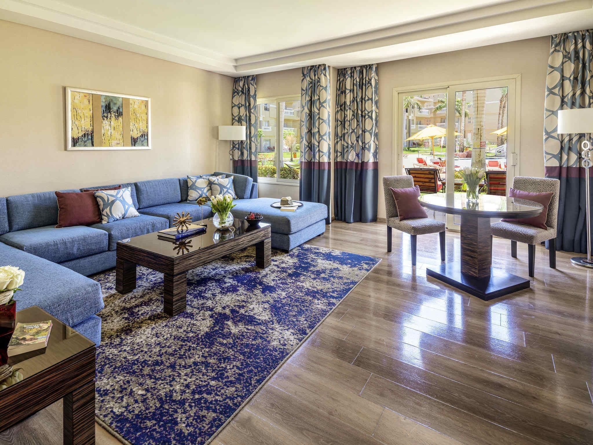 Free minibar, in-room safe, blackout curtains, soundproofing